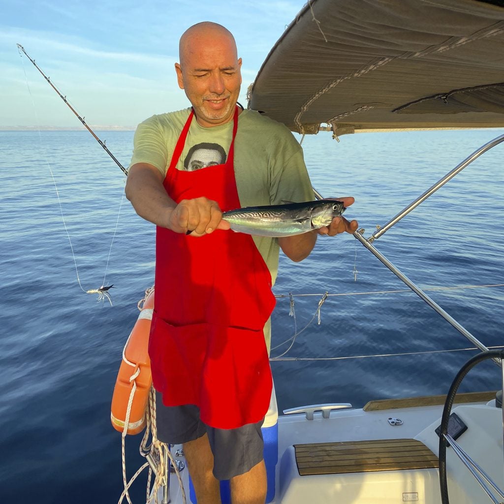 Njut av båtcharter och fiske i La Paz