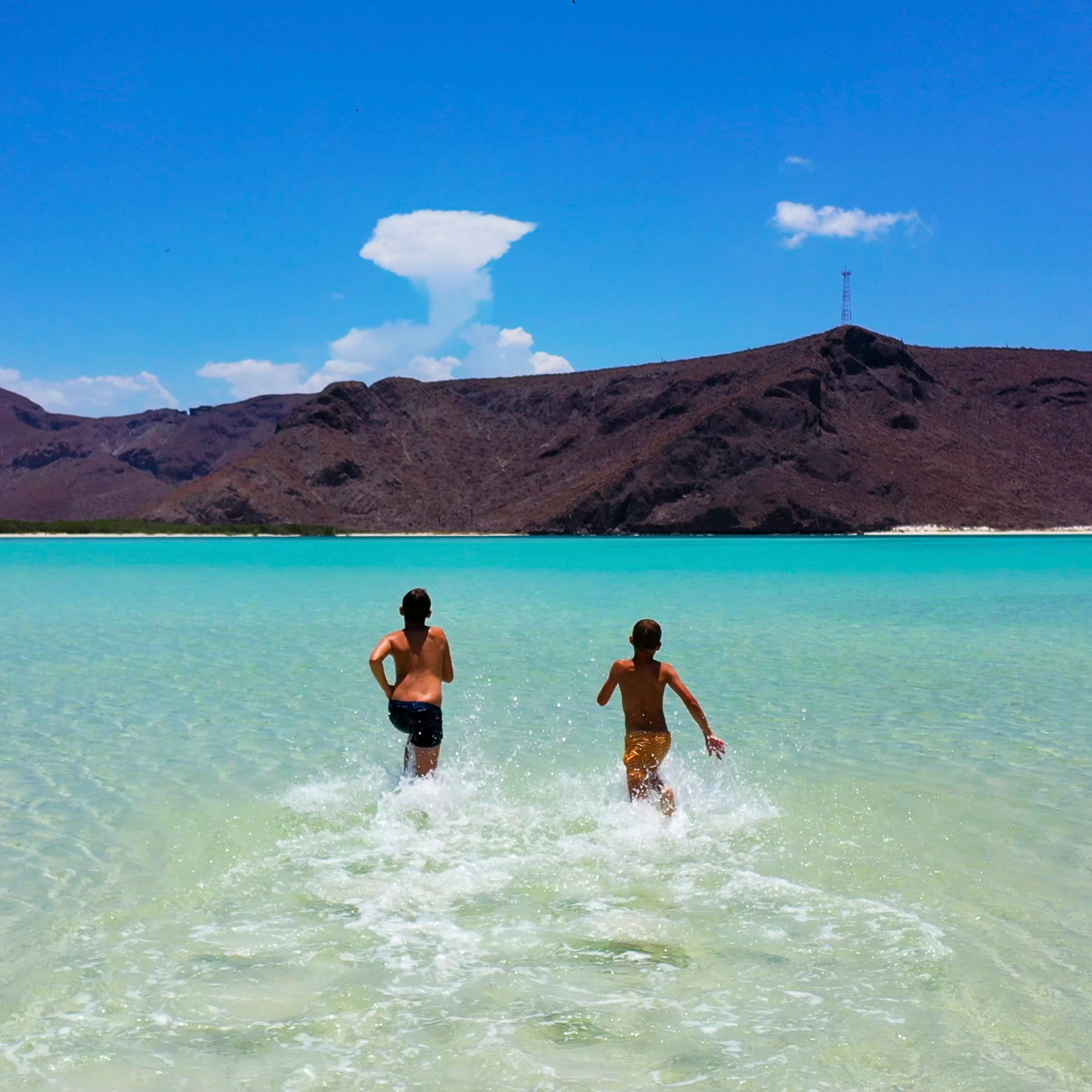 La Paz couple enjoying