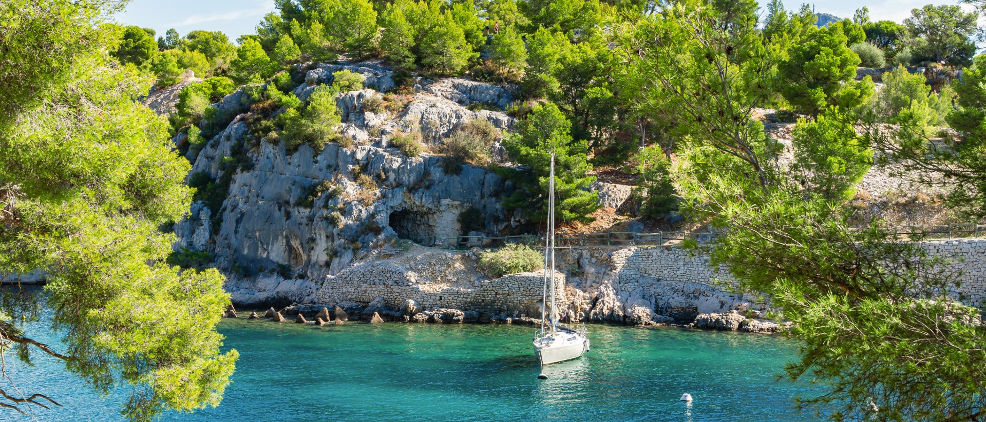Monohull sailing in the mediterranean sea