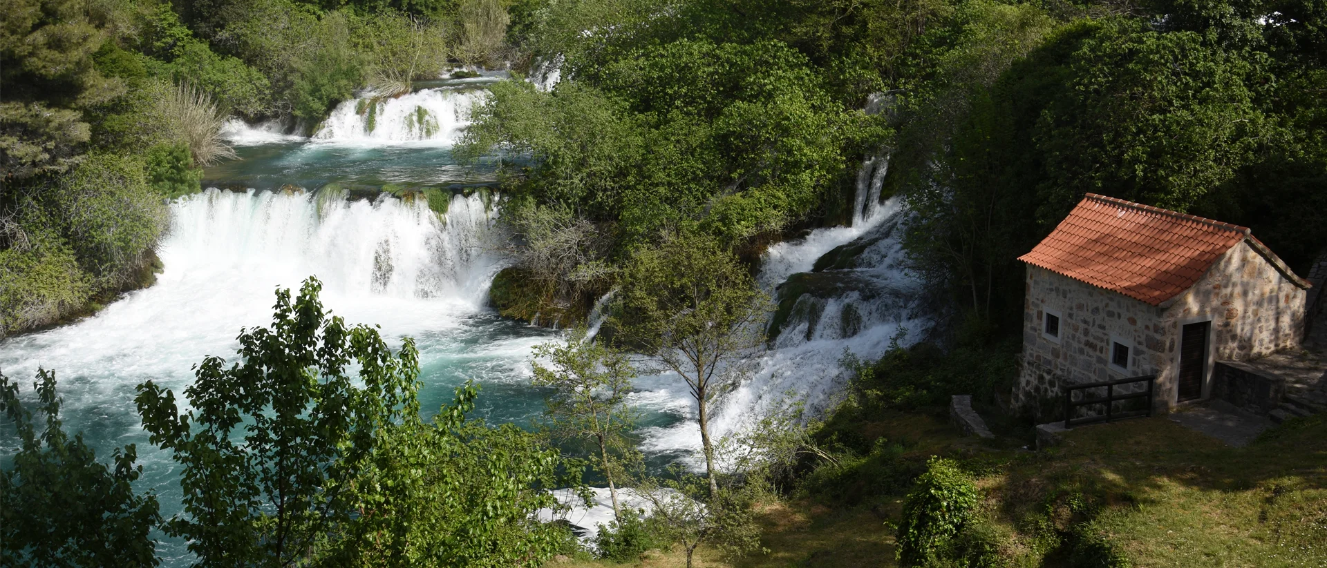 Wasserfall, Haus, Landschaft in Šibenik