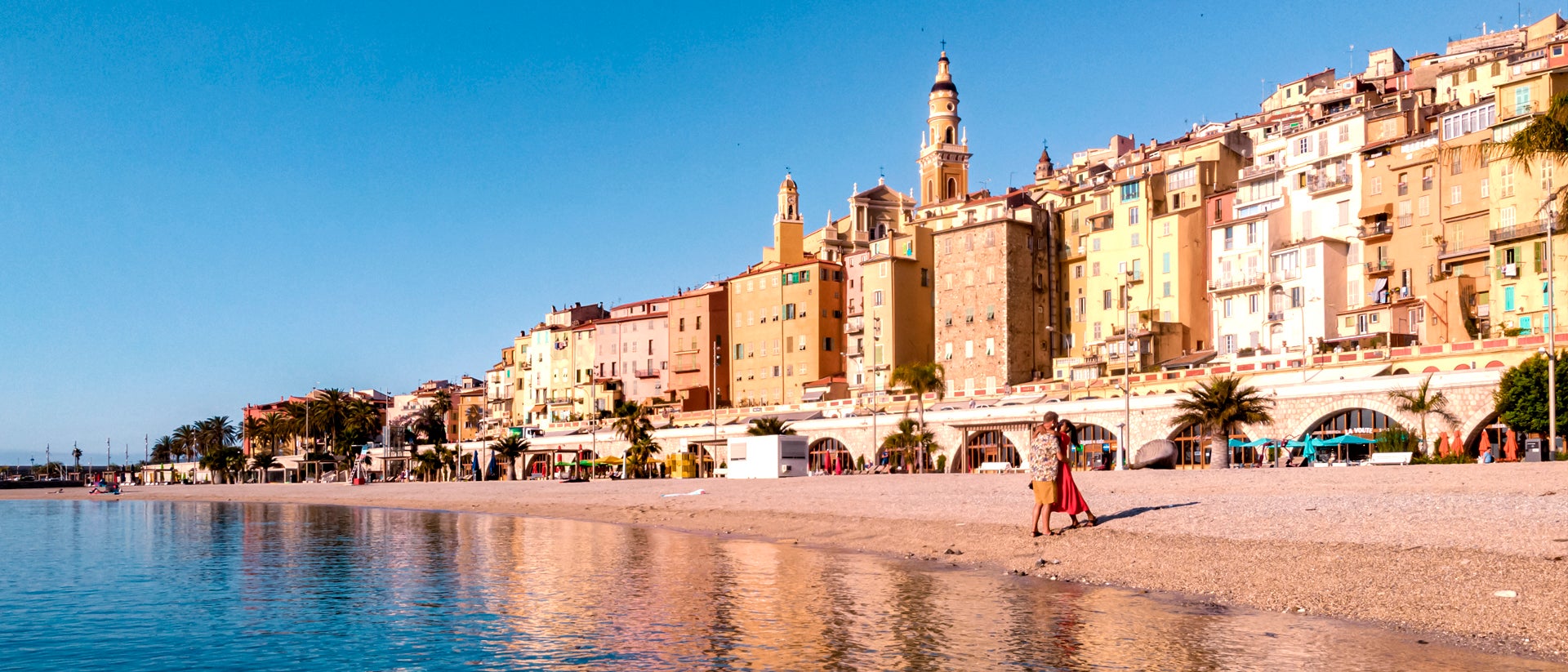 Cote d'azur strandhuisjes gelukkig stel