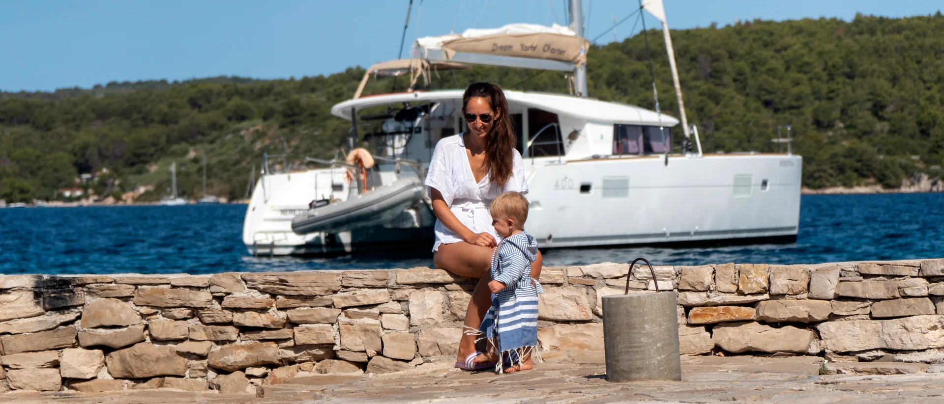 Vacanze estive in famiglia a bordo di una barca a vela in Montenegro
