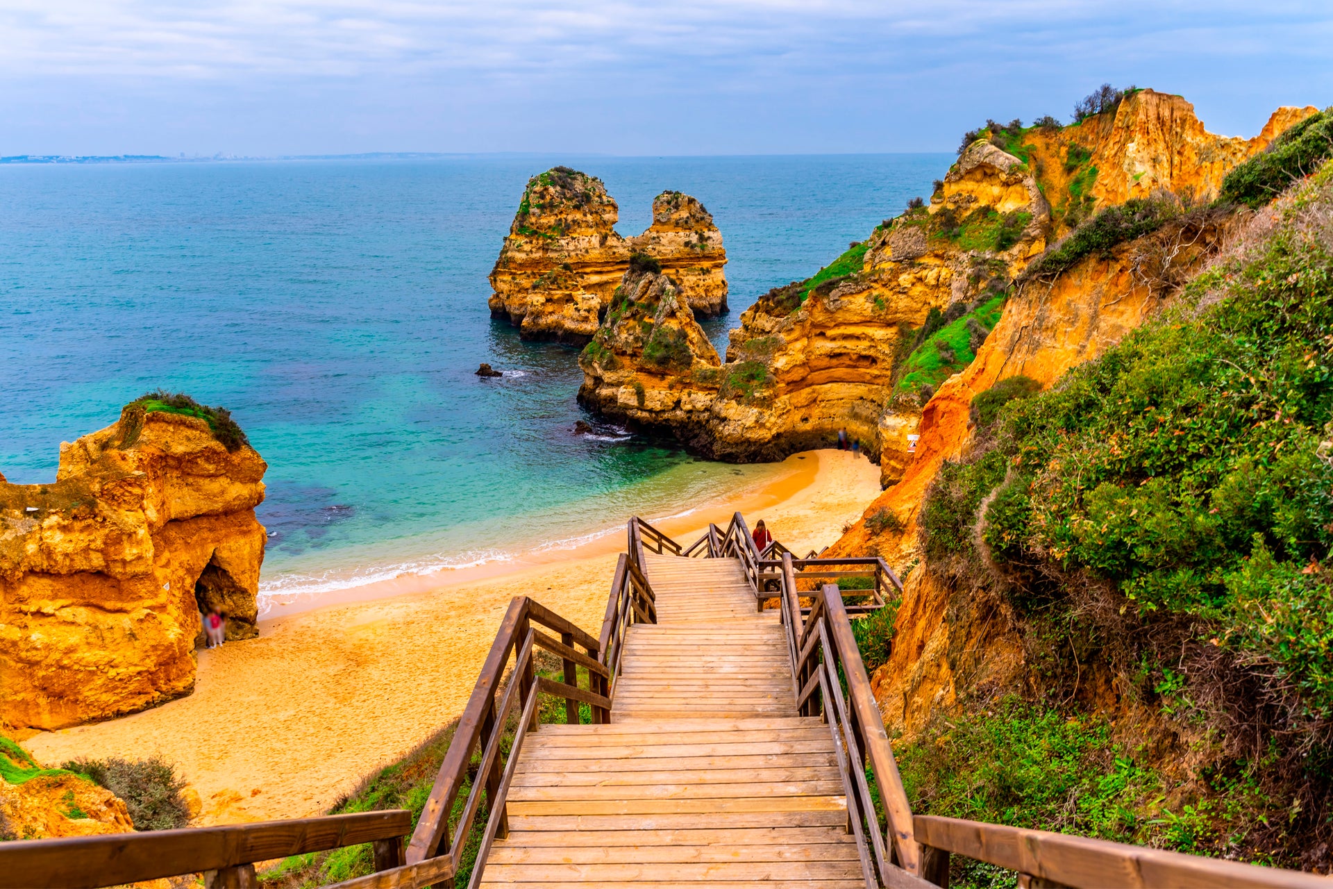 Plage et rochers en Atlantique