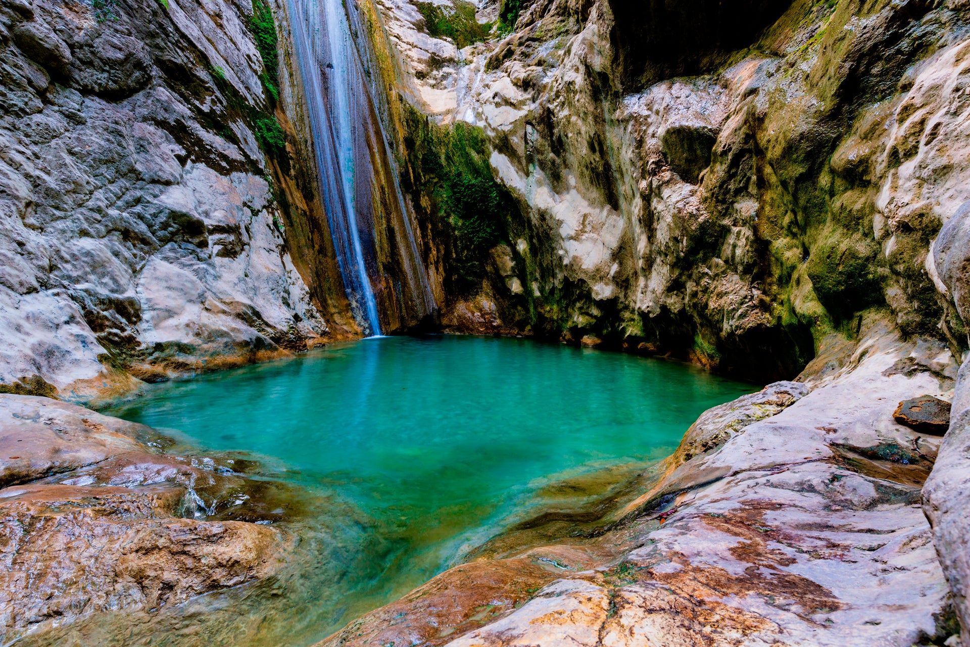 Lefkas kristallvattenfall naturäventyr