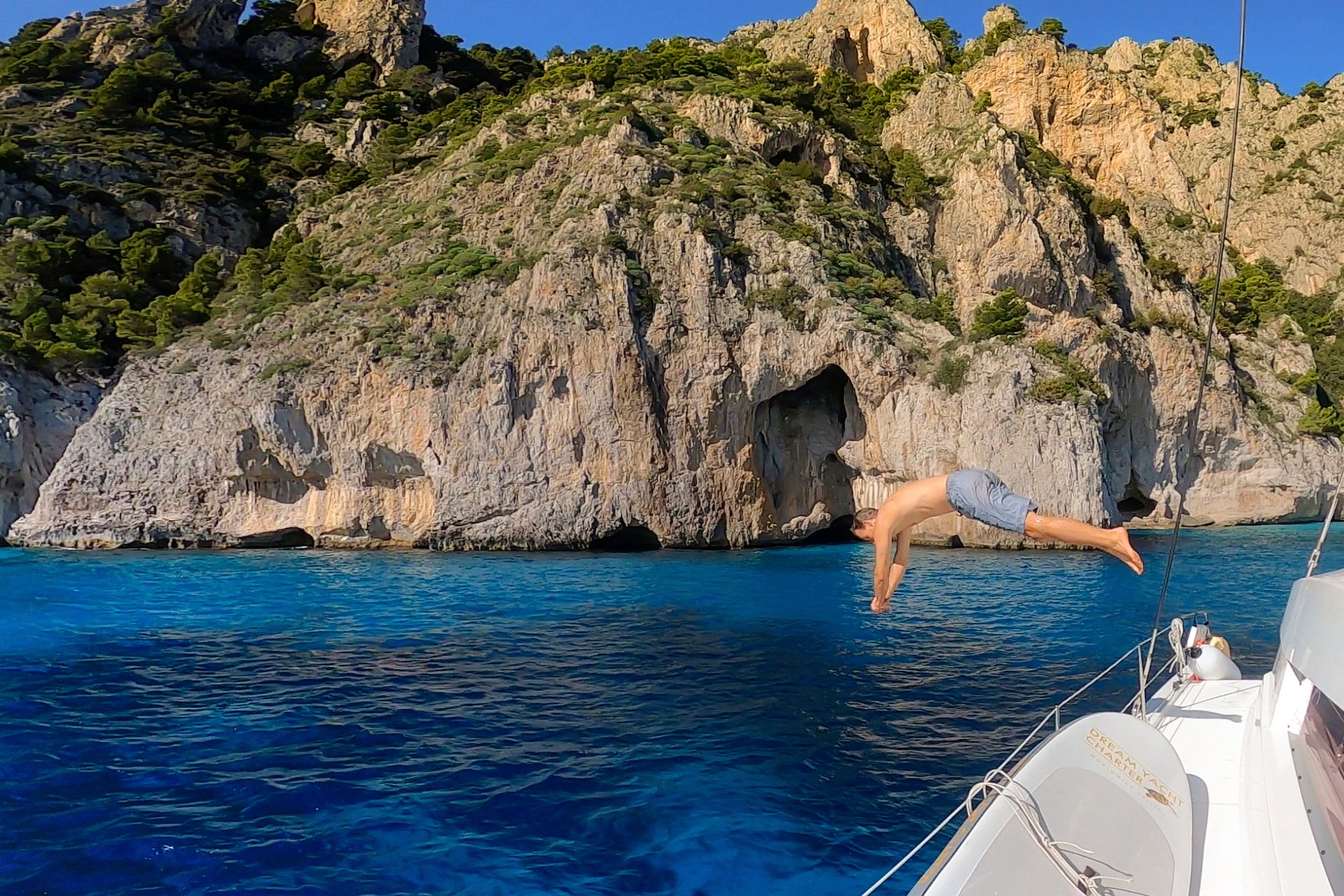 plongée lors d'une croisière en bateau à naples