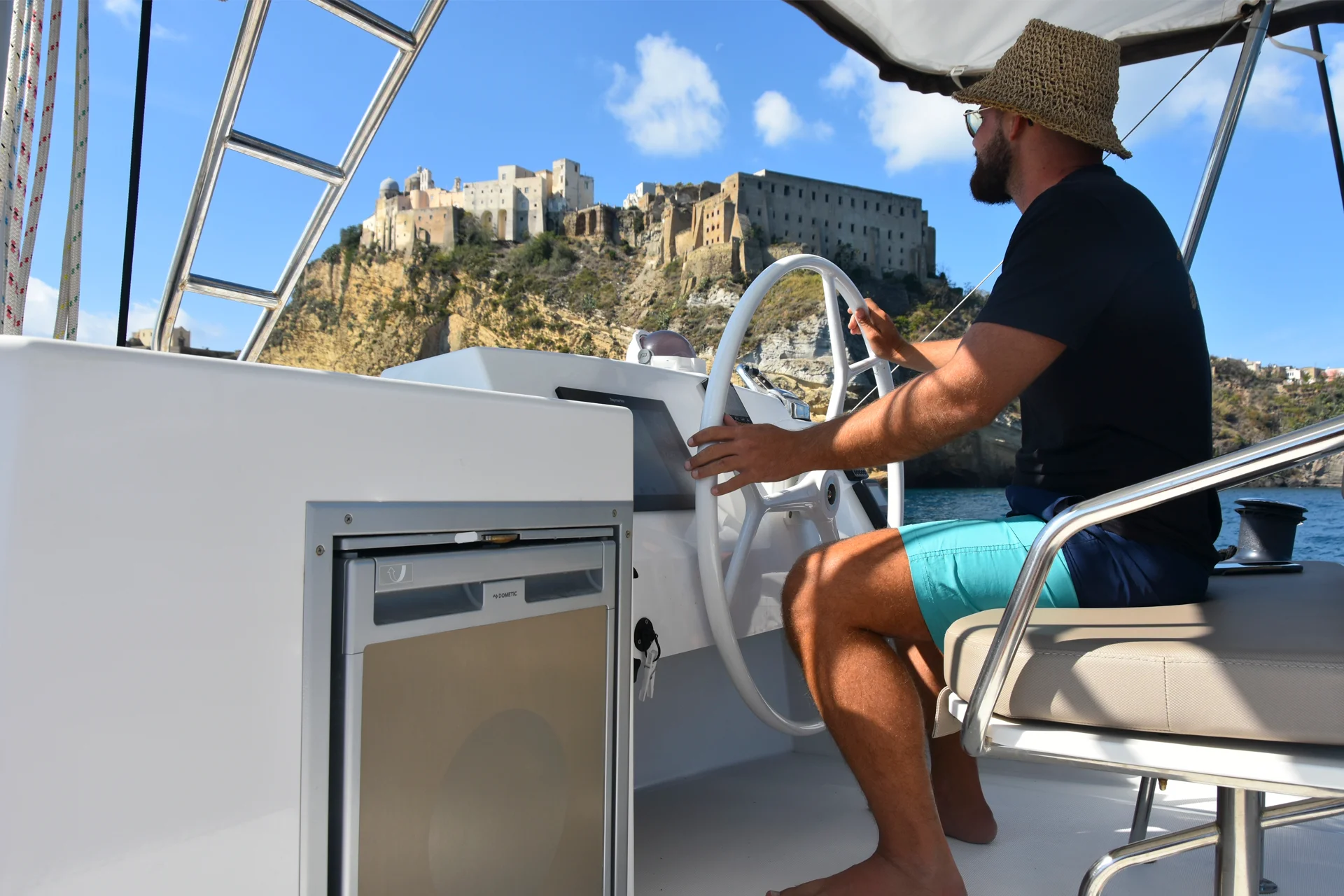 Sommerurlaub mit Segelcharter in Neapel