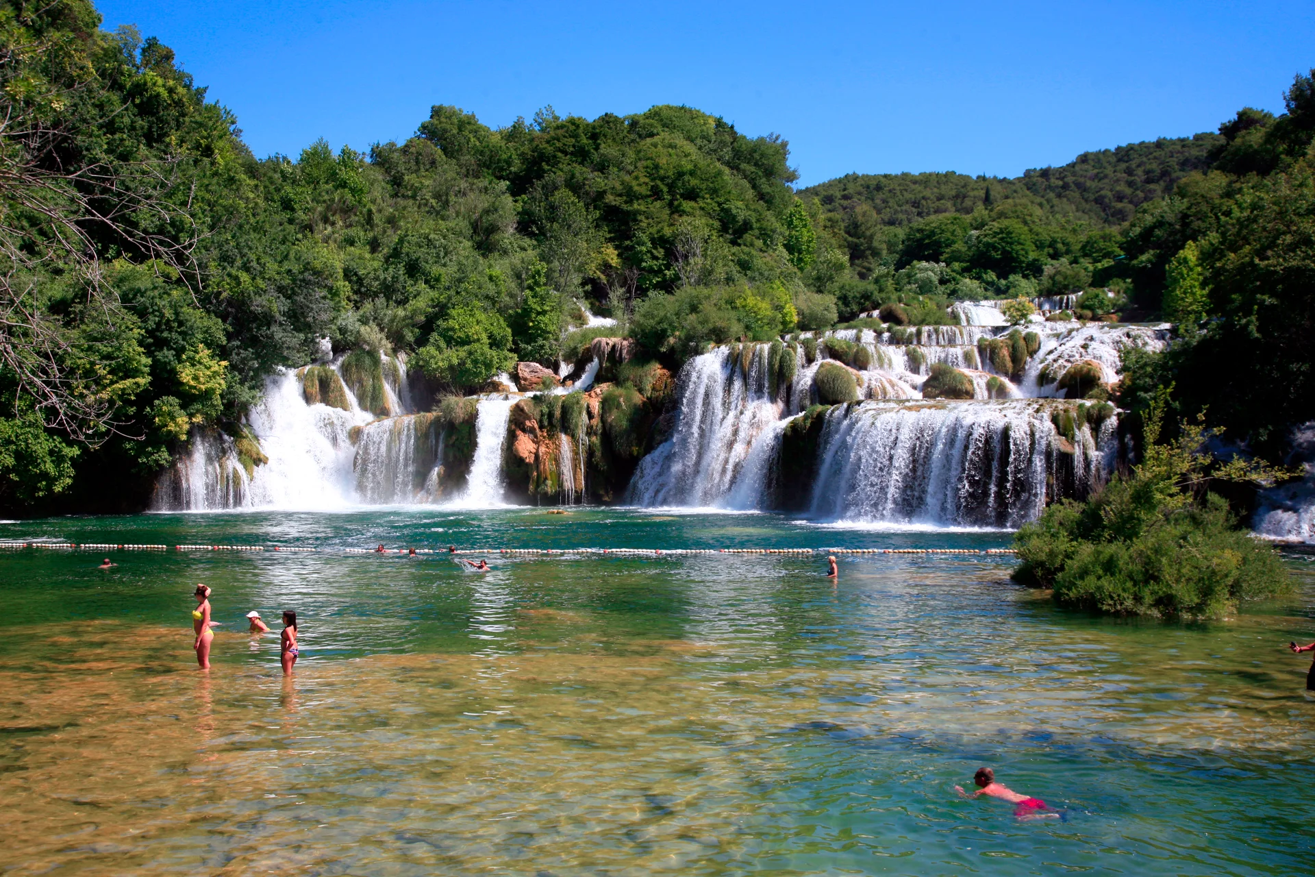 Vacances aventure sur un lac avec des cascades à Šibenik