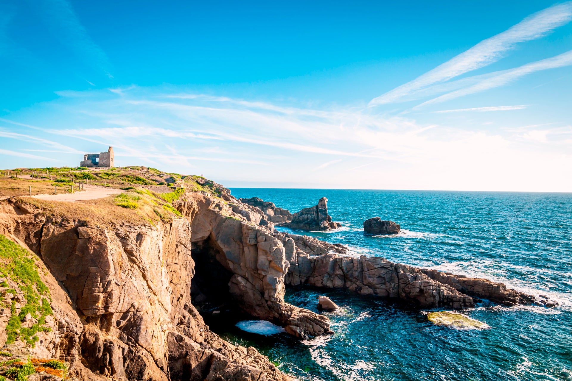 Bretagne, paysage de falaises, océan