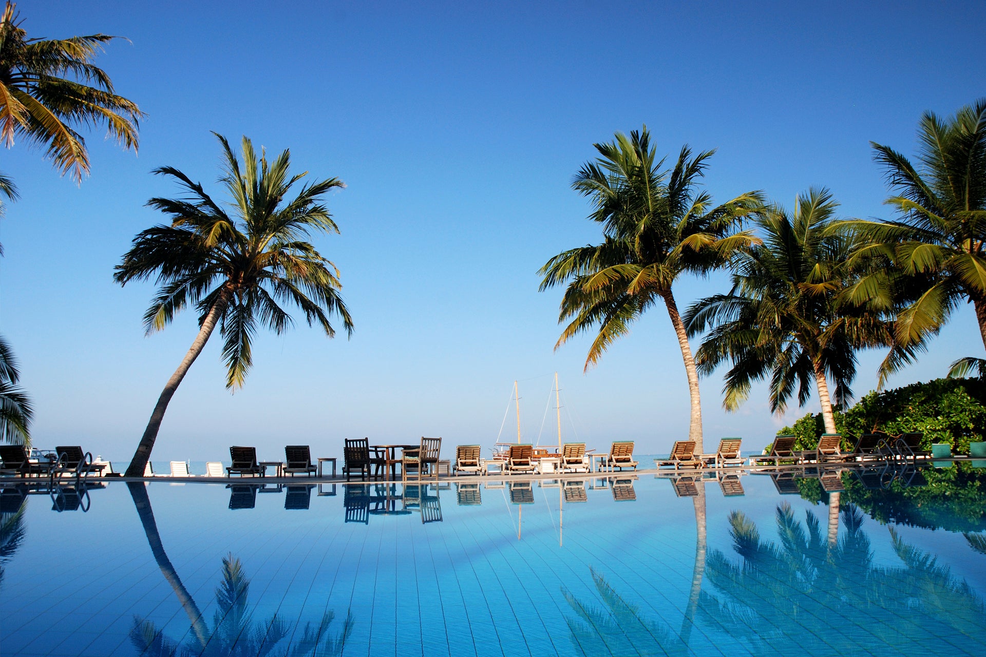 maldives piscine détente à la plage vacances