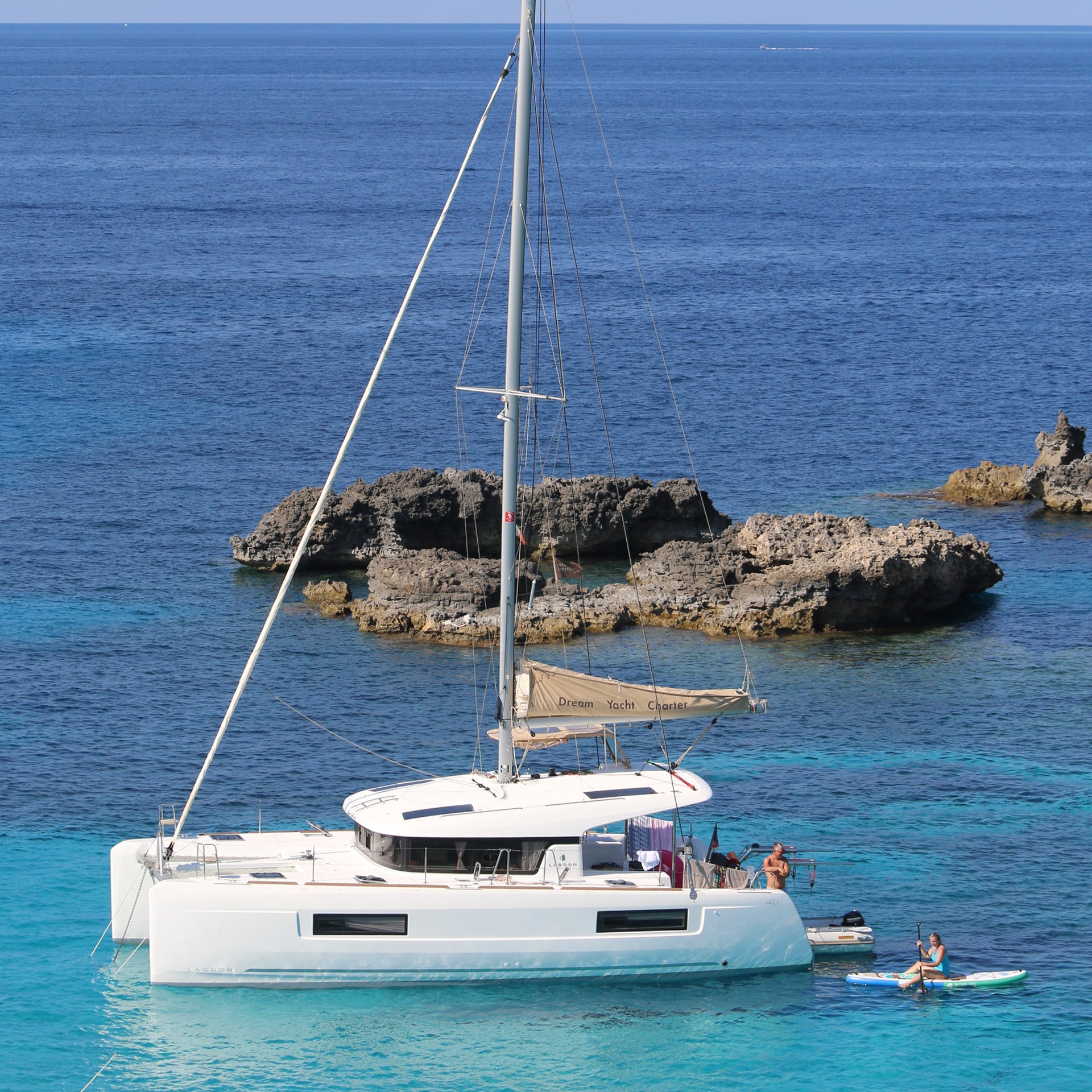 Alquiler de catamaranes en el océano Atlántico