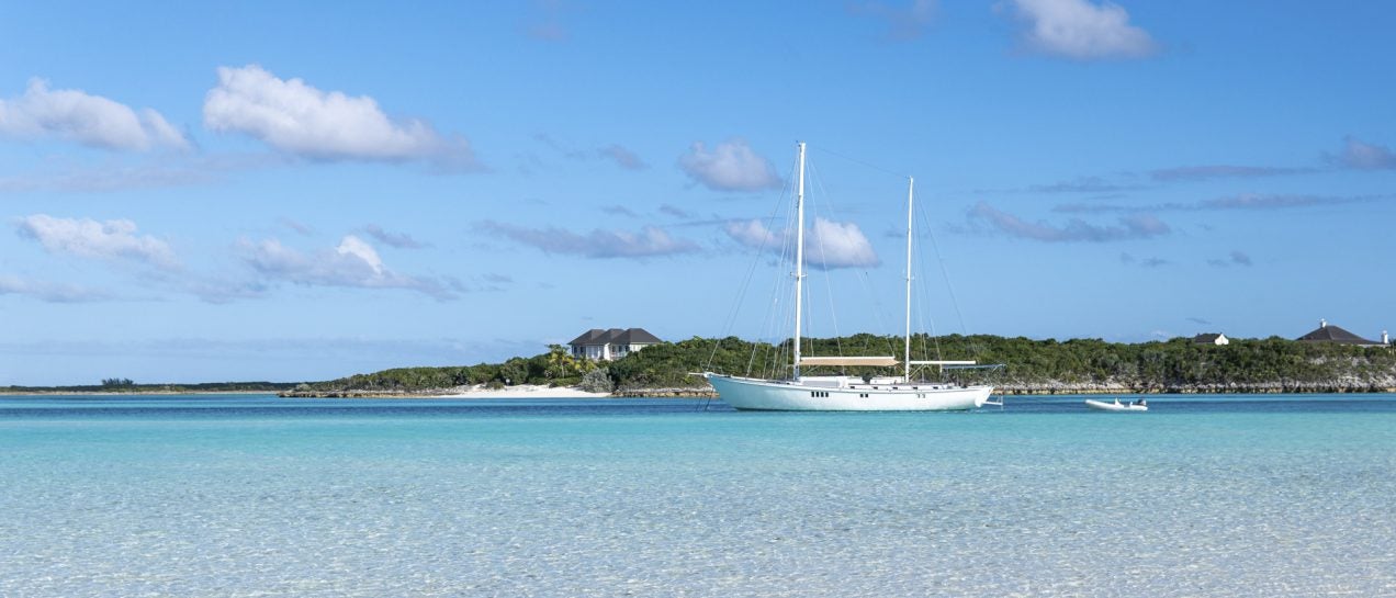Bahamas yacht charter in bay