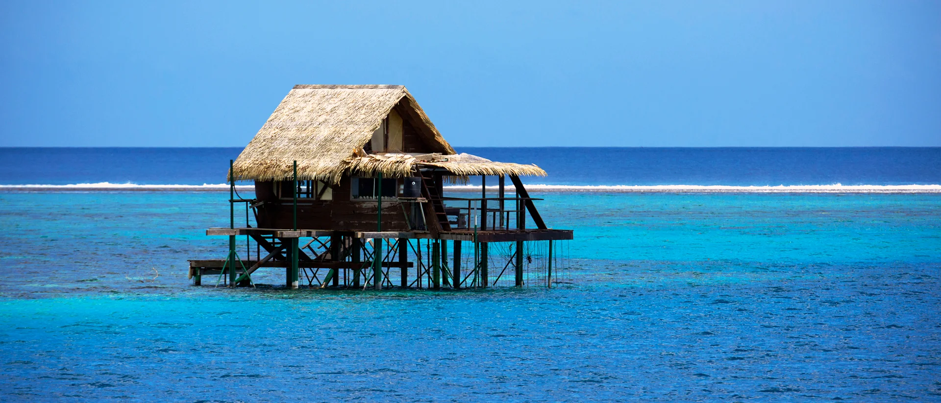 Tahiti sea cabin blue waters