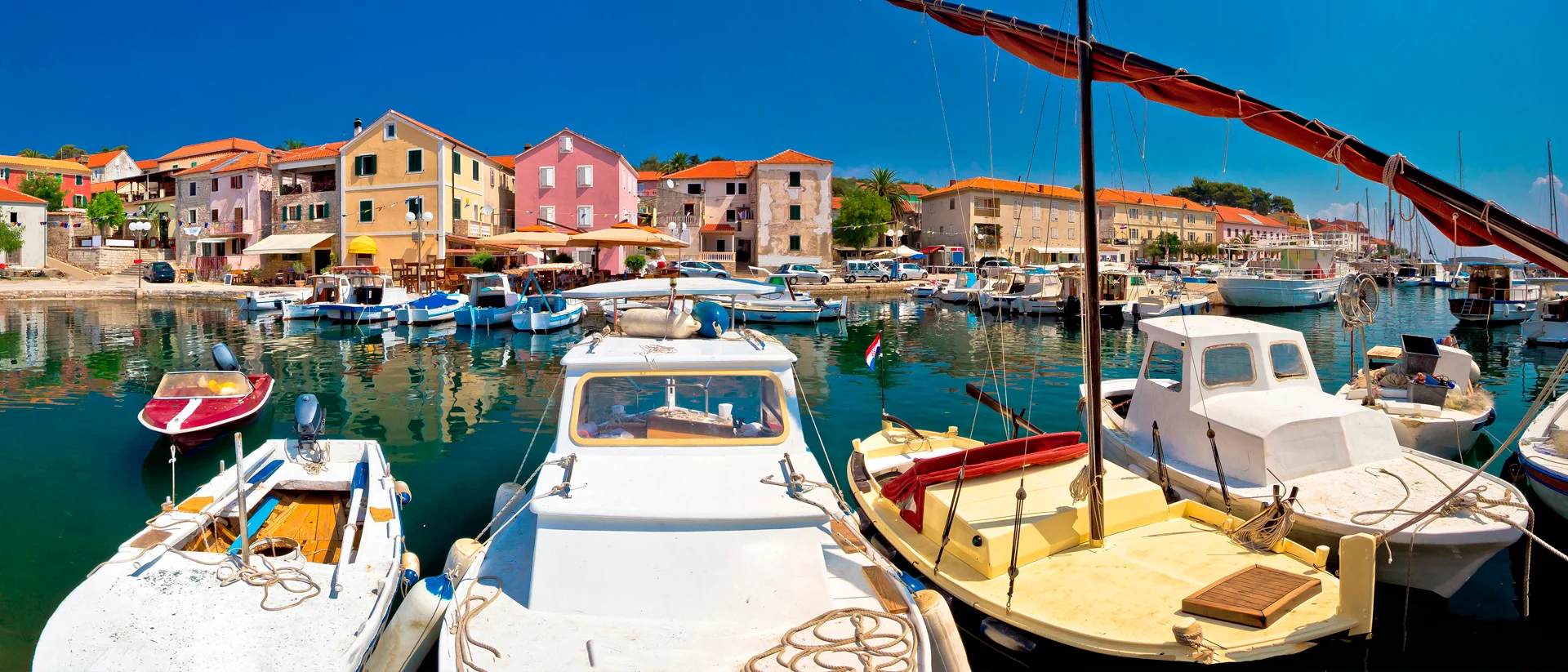 Dubrovnik hamn strand hus segelbåt charter