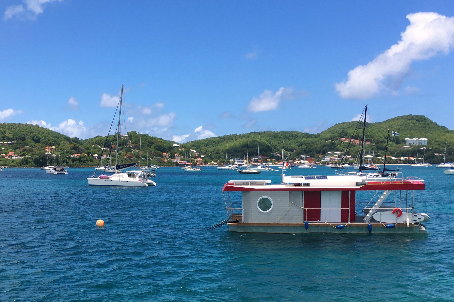 House boat and yacht charter floating