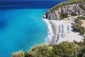 Griechischer Strand Meer und Yachtcharter