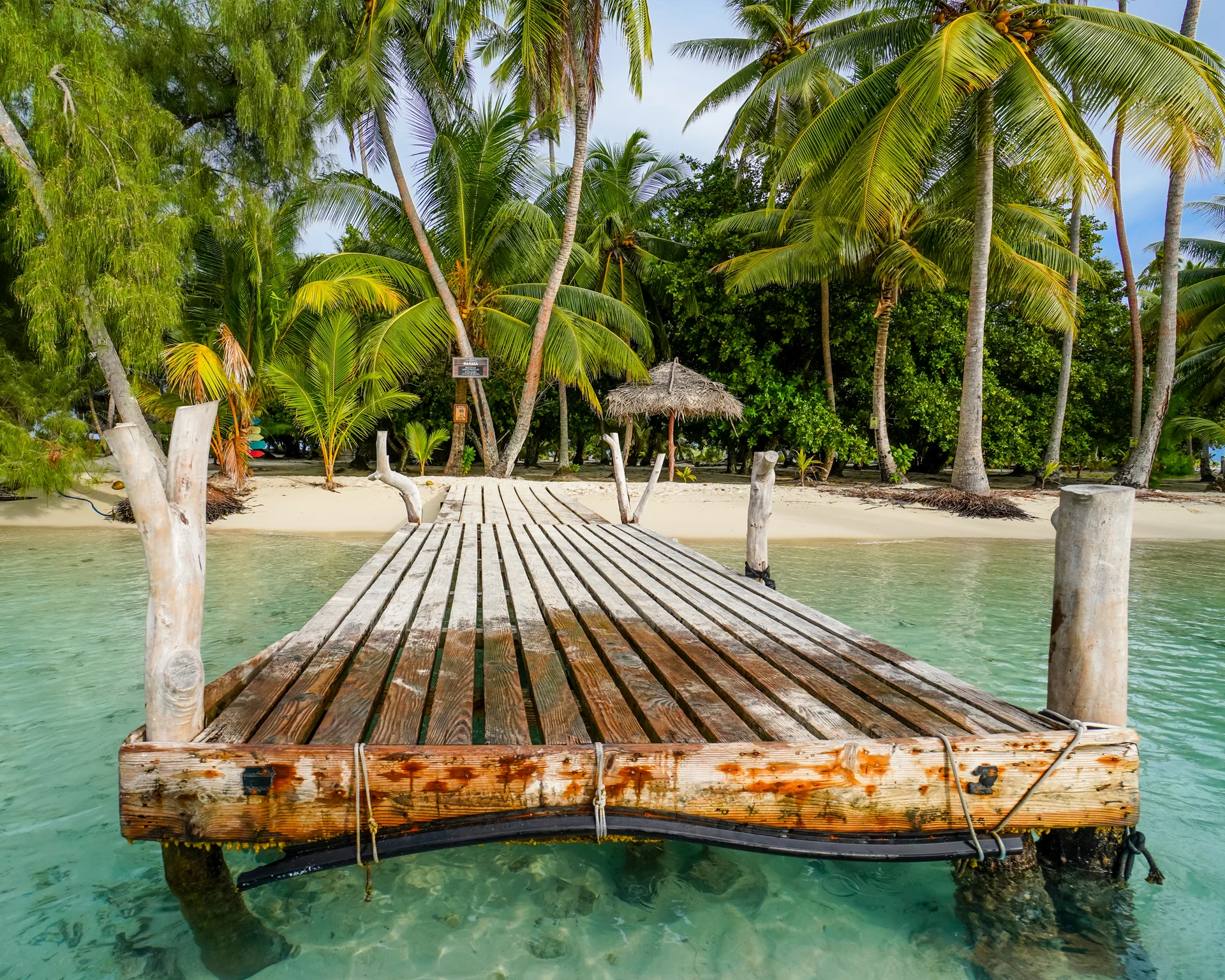 Quai sur une plage sur la mer des Caraïbes, endroit parfait pour des vacances