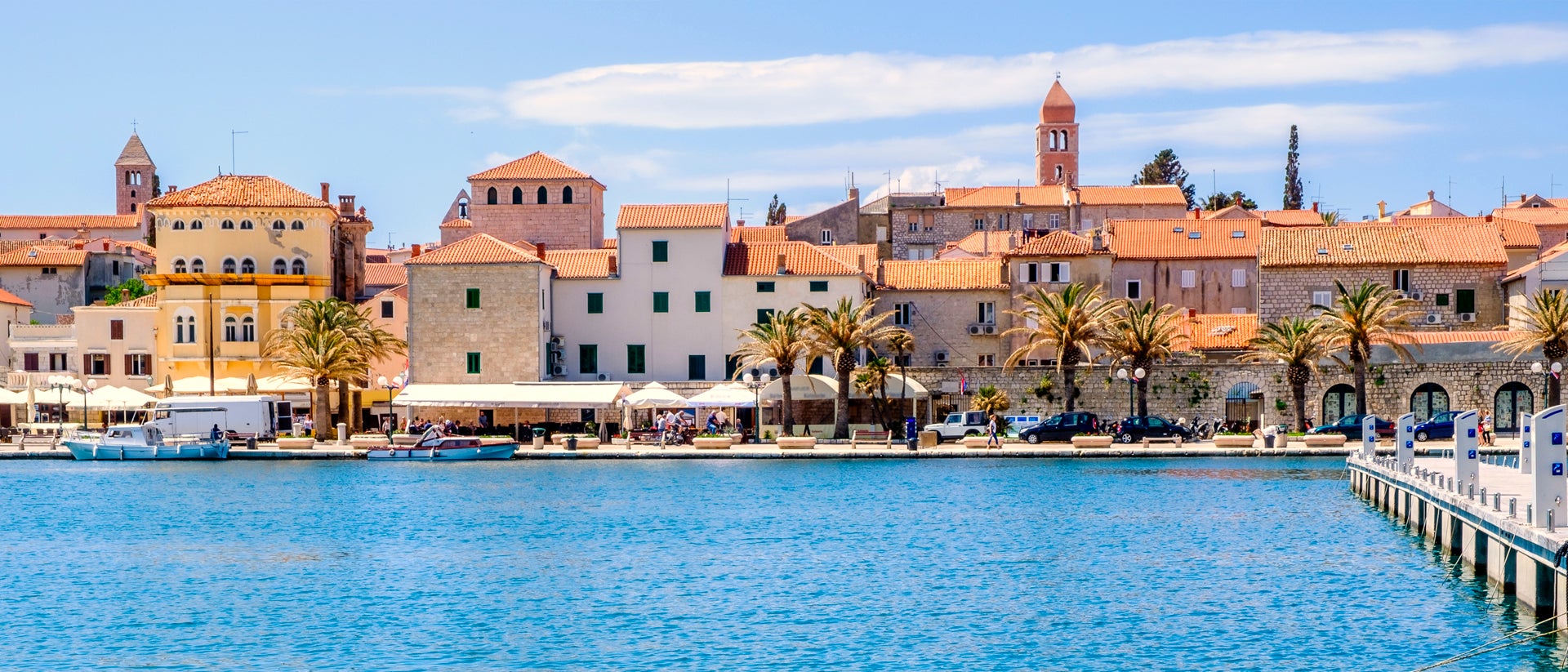 Dorf und Hafen in Kroatien 