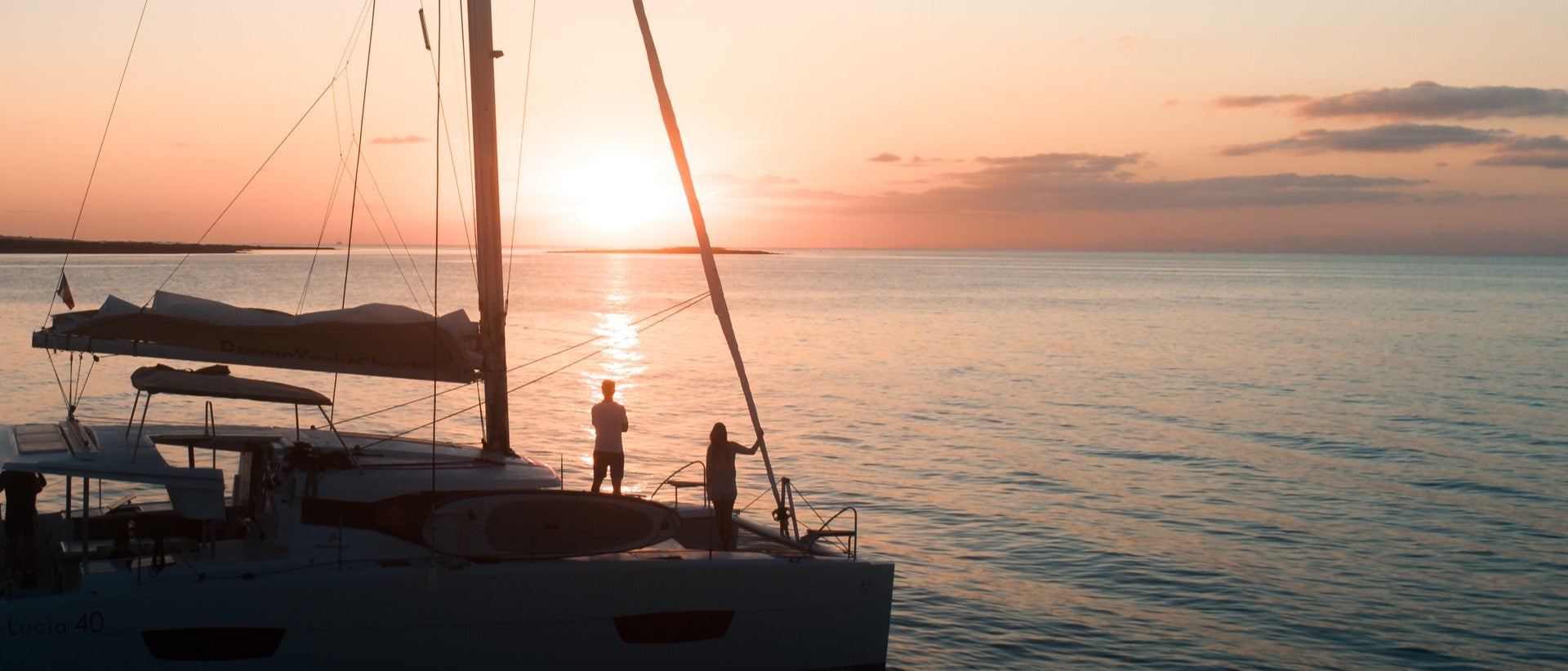 Zonsondergang op een bareboat