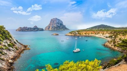 Découvrez la beauté des îles Baléares en monocoque - dream yacht charter