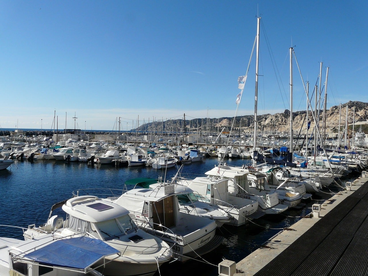 Vieux port de Marseille, base nautique Dream Yacht Charter Offres spéciales Côte d'Azur