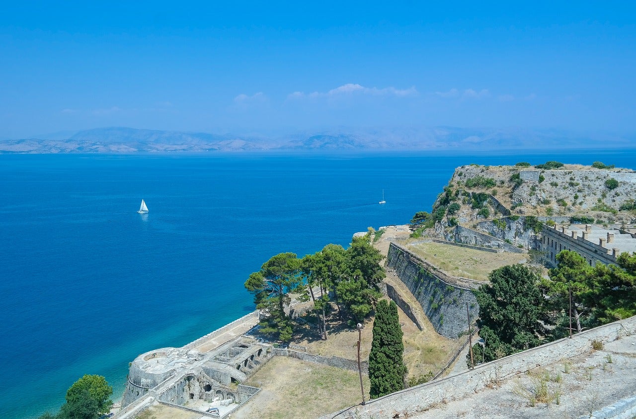Quand et où partir en croisière en Méditerranée ? À chaque mois sa destination idéale-Dream Yacht Charter- îles Ionniennes - Grèce