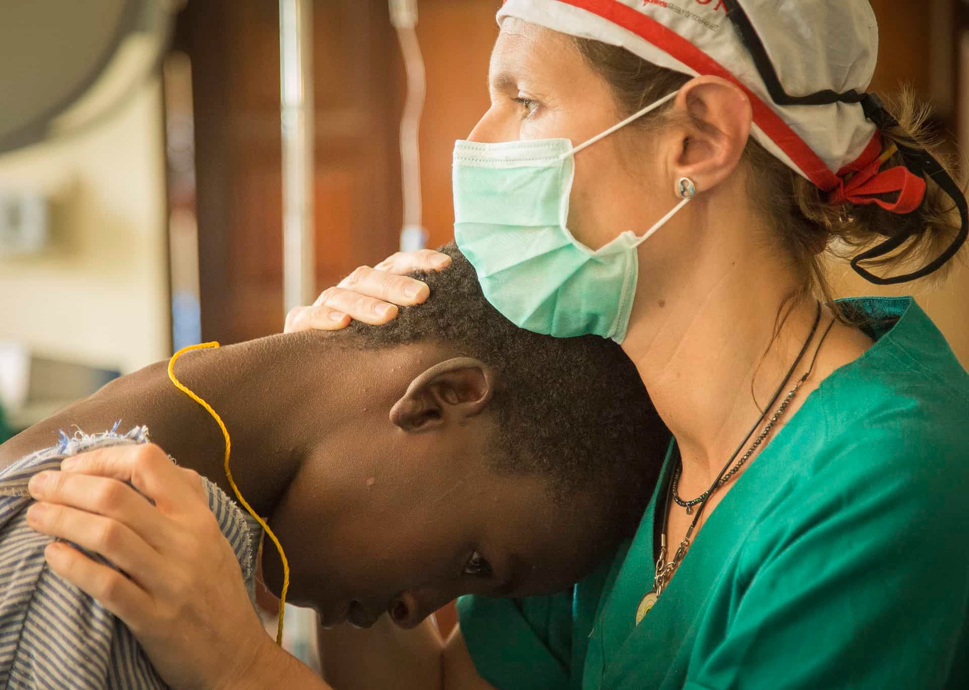 Chirurgie au Turkana Cirurgia en Turkane Surgery in Turkana Dream Yacht Charter