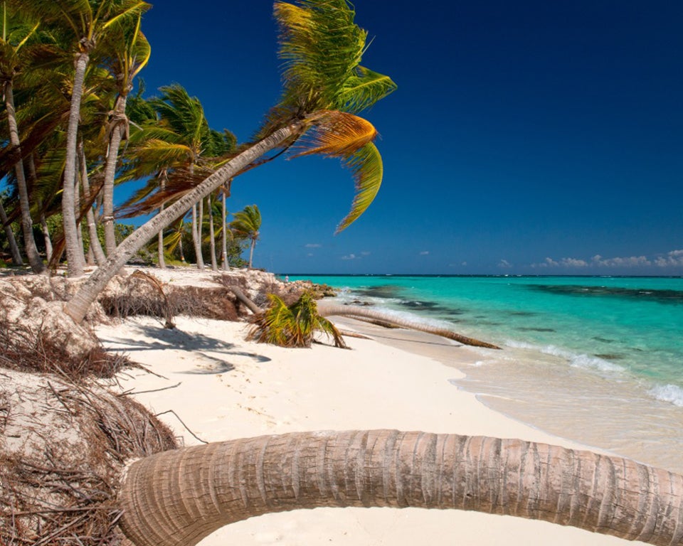 Zand strand op Anguilla in de  Caribbean