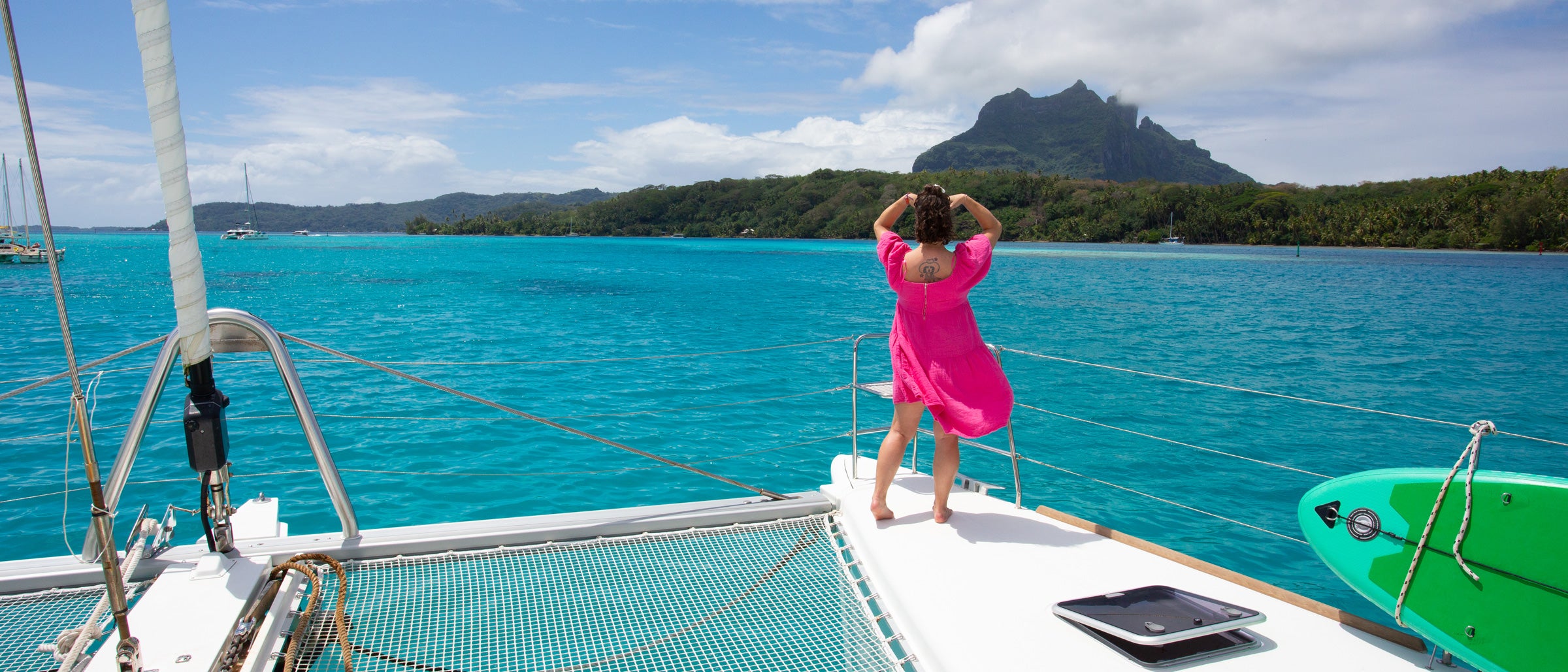 Blick auf die Inseln Französisch-Polynesiens von einem Kabinenyachtcharter-Urlaub aus